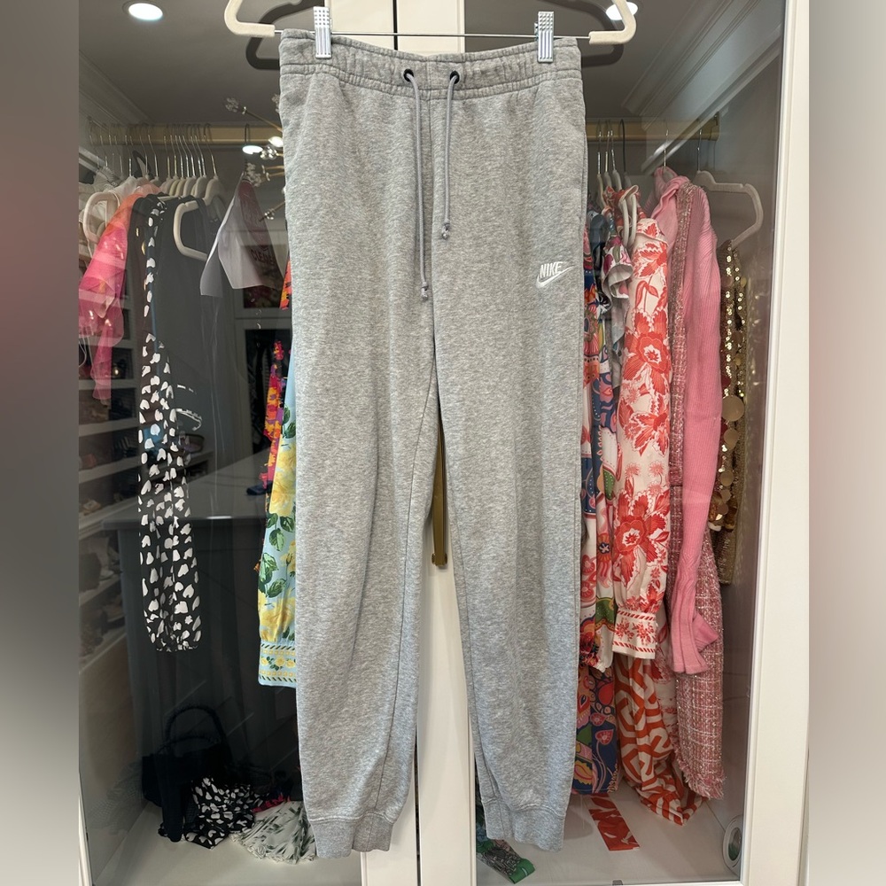 Women’s Nike Gray Sweatpants, XS, good condition